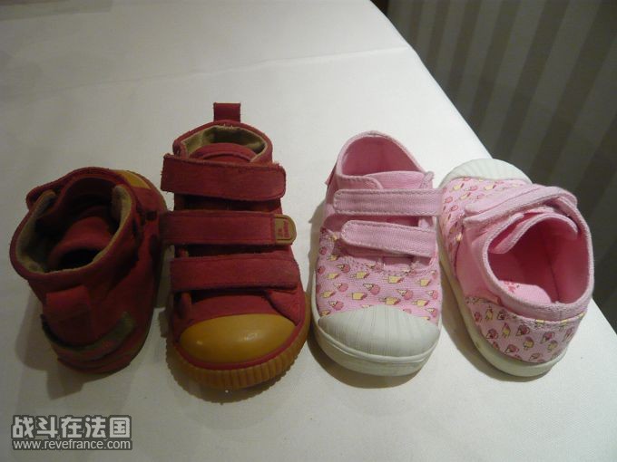 左 ZARABABY 18码 8成新  3欧    右ZARABABY  18码 99成新 5欧 VENDU