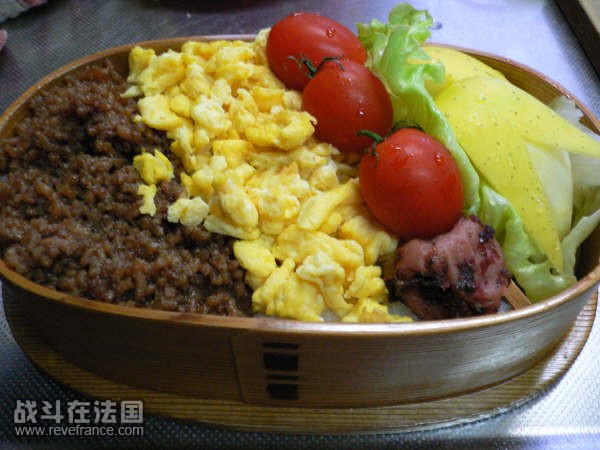 简单了 糯米+炒鸡蛋+番茄+生菜+苹果