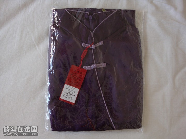 紫色绣花旗袍，全新带掉牌，中码，原价300多RMB，现8欧.JPG