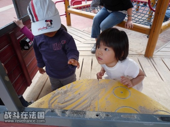 哥哥，你给我看看你吧，别戴着帽子了，俺看不清楚