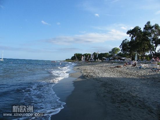 beach-towards-hotel.jpg