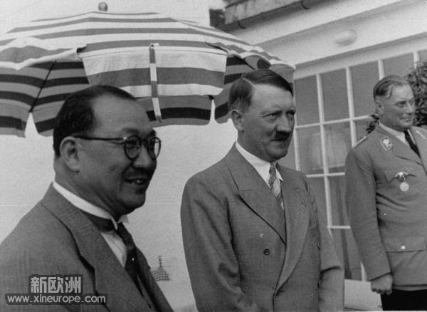 1937年孔祥熙在德国和希特勒的瞬间.jpg