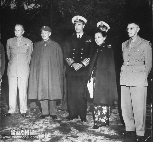 蒋介石（左二）、宋美龄（右二）和史迪威.jpg