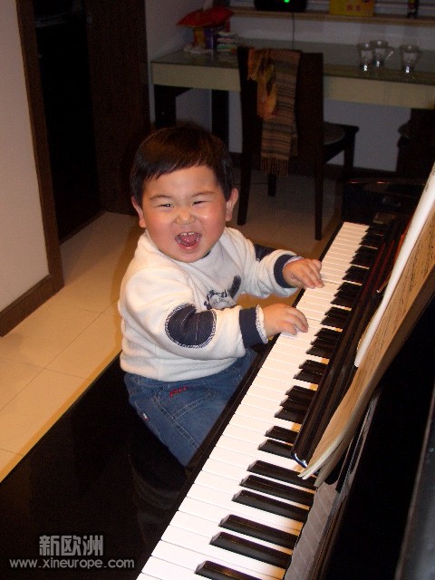 ericpiano.jpg