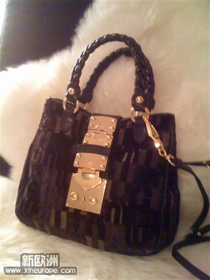 MIUMIU1.jpg