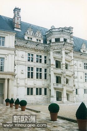 280px-France_Loir-et-Cher_Blois_Chateau_04.jpg