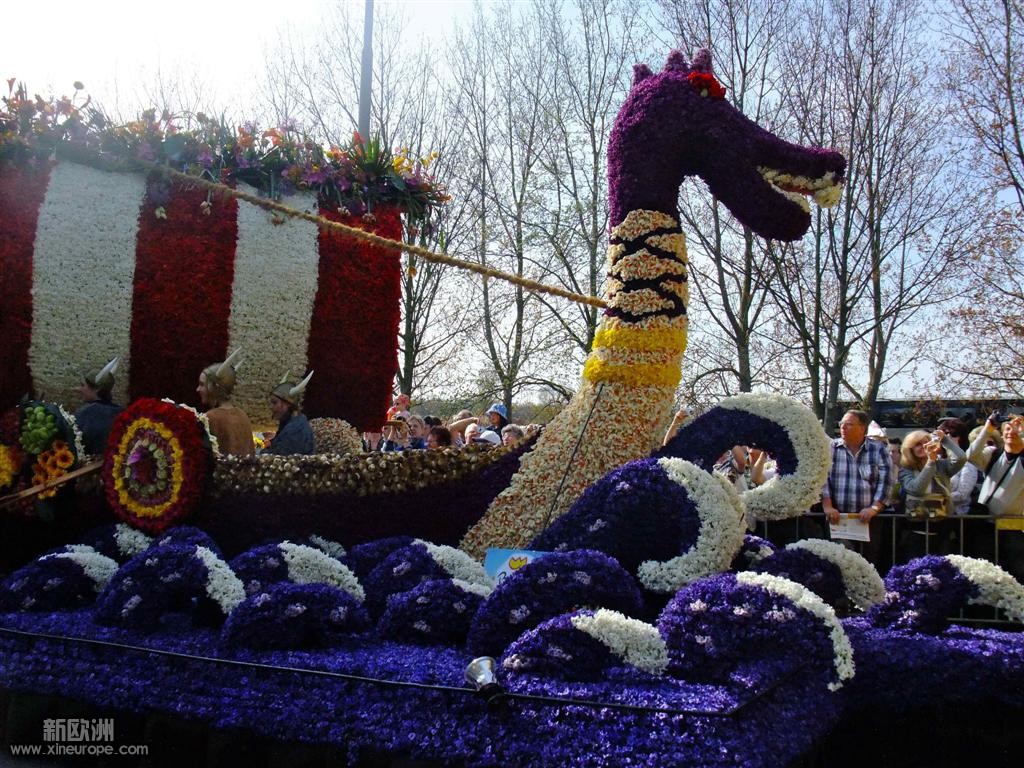 花瓣搭建的海盗船，华丽丽啊