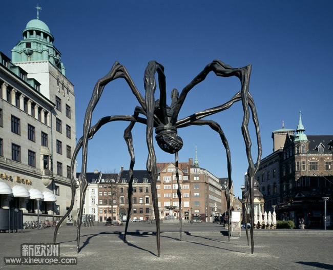 louise-bourgeois-l-araignee-la-maitresse-et-la-mandarine-2009-19124-584247619.jpg