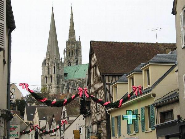 40.从古老街道看过去的Chartres.jpg