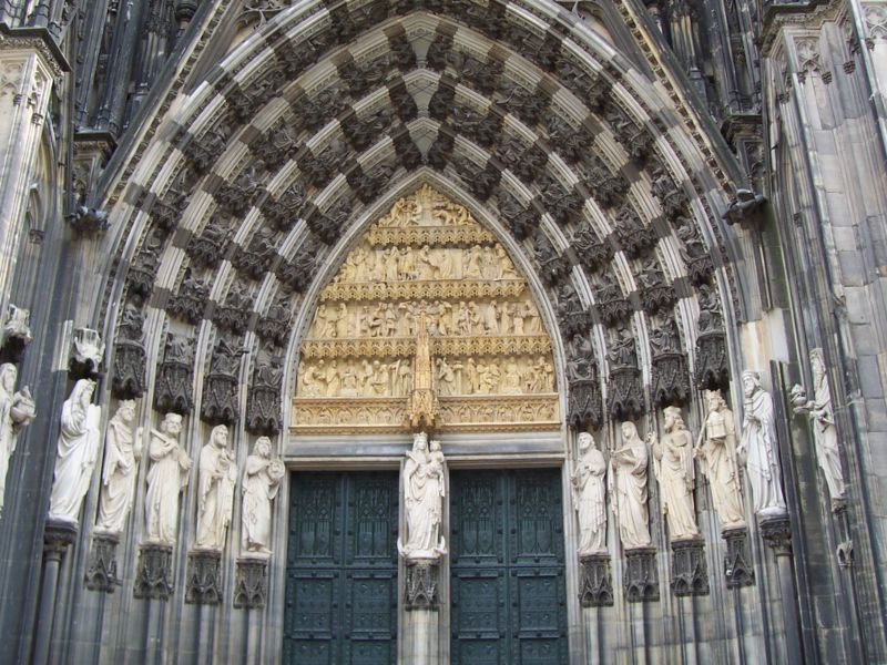 800px-Cathedral_main_entrance.jpg