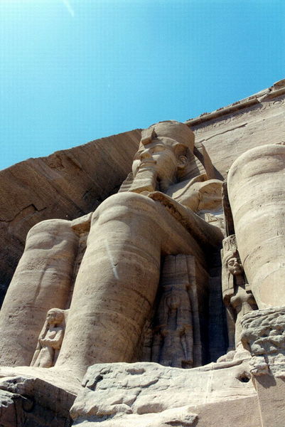 Ramsès II sculpté en haut-relief (Abou Simbel).jpg