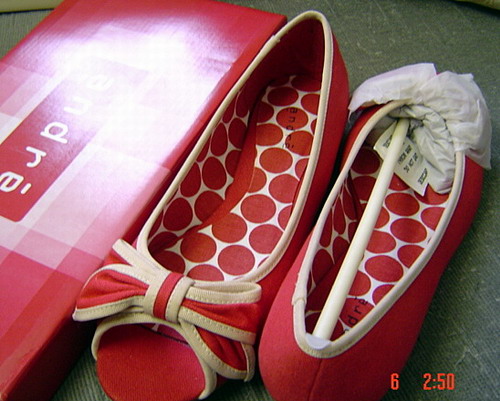 红色鞋子.jpg